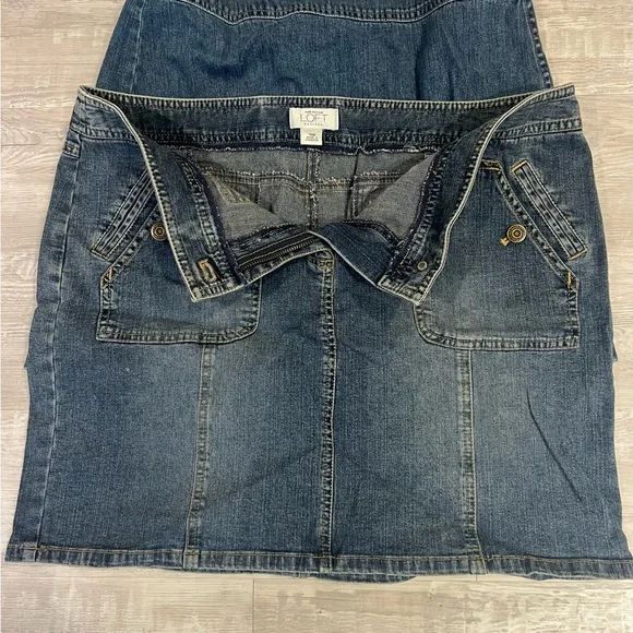 LOFT Dark Blue Denim Mini Skirt! - Picture 2 of 3